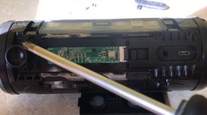 Ремонт колонки JBL. Колонка включается и выключается