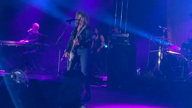 SUZI QUATRO sings SHE’S IN LOVE WITH YOU, 29. September 2022, Brunner Wiesn, Brunn am Gebirge смотреть онлайн