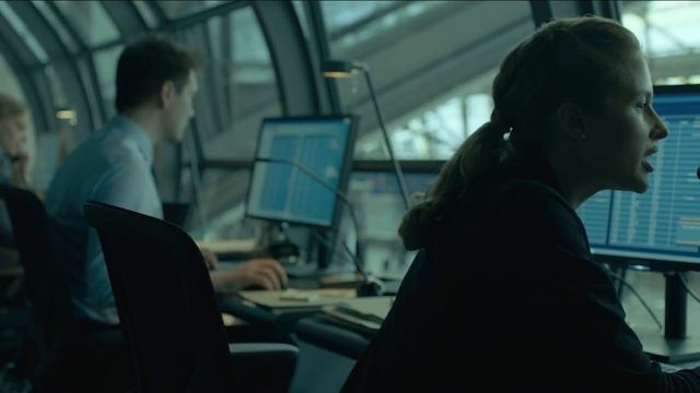 Девушка, которая застряла в паутине   Побег американца из КПЗ 4К