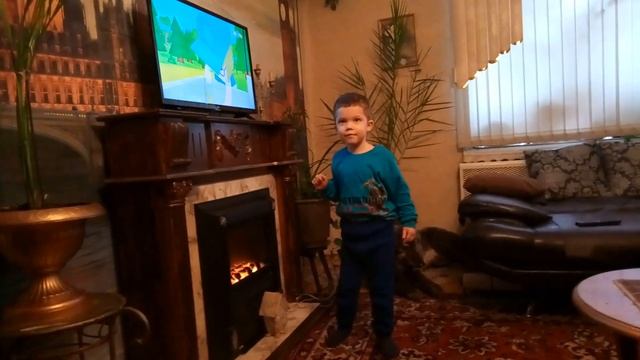 Золотой петух стоит на одной ноге.Mum Book Vita. смотреть онлайн