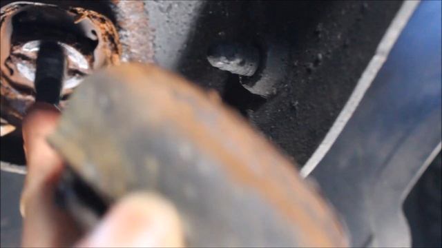 How to Change Body or Cab Mounts (Energy Suspension Polyurethane and GM Hydraulic body mounts) смотреть онлайн