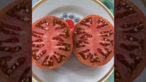 Томат КЛУБНИКА ФИОЛЕТОВАЯ в разрезе .Коллекционный сорт. Ярославская область.