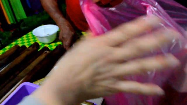 Малайское блюдо Леманг - рис в бамбуке