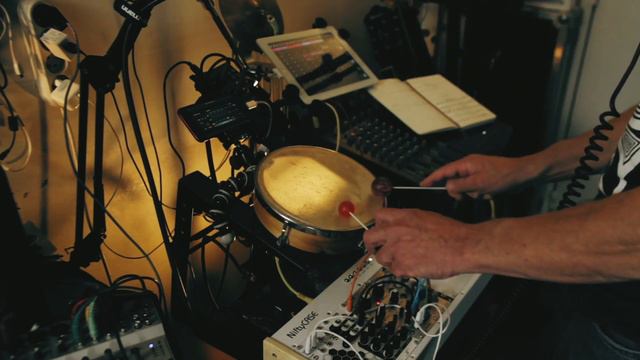 Melancholic Desert - Music performance #looping #modularsynth #percussions смотреть онлайн