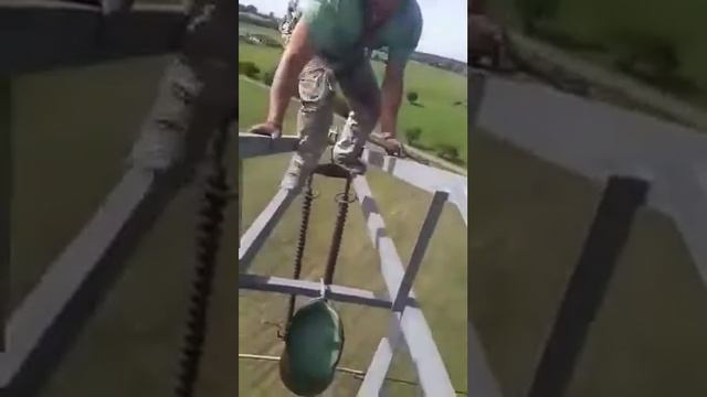 Вот как украинцы в Чехии красят высоковольтные линии. смотреть онлайн