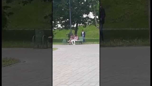 ПРАНК : девушки напугали звук сабака | sound dog girls scared | 😱 смотреть онлайн