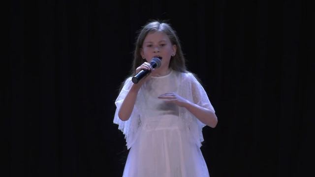 Кизилова Арина «Снится сон». Эстрадный вокал, А (7-9 лет) смотреть онлайн