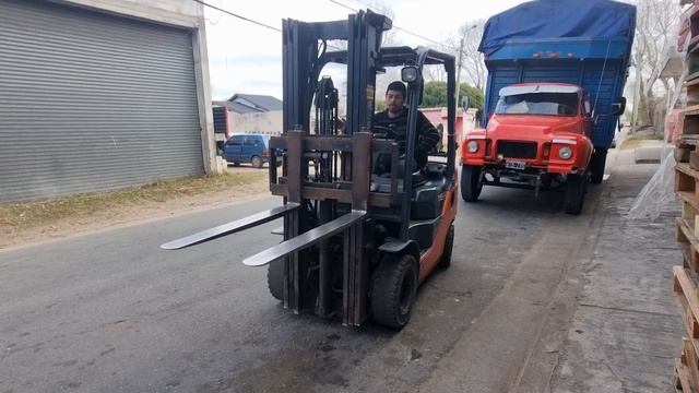 CARRETILLA ELEVADORA TOYOTA смотреть онлайн