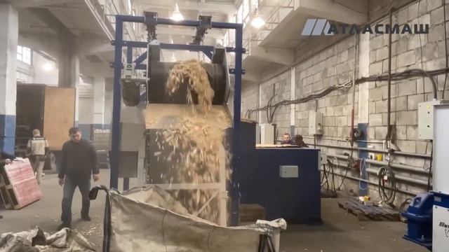 Шредер WN-1600 на деревянных паллетах с гвоздями