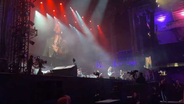 The Pretender - Travis Barker & Foo Fighters (Taylor Hawkins Tribute, London) (4K HDR) смотреть онлайн