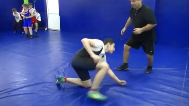 Подхват, подсечка, бедро(бросок) все в динамике с тренером на тренировке. смотреть онлайн