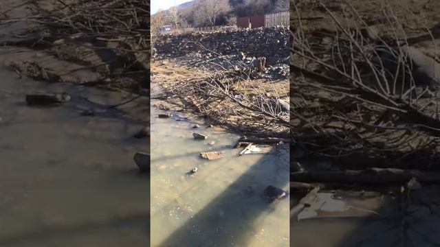 Река Кубань, путешествие по побережью в городе Карачаевске, вид с мостика. Часть 3. - 03.04.21 год смотреть онлайн