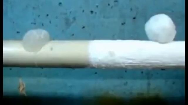 Нанесение жидкой теплоизоляции Корунд на трубу, наглядный эффект смотреть онлайн