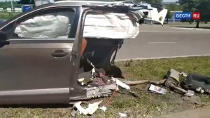 Ауди разорвало пополам после столкновения со столбом на юге М