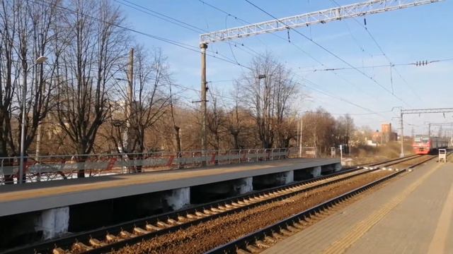 Электропоезд ЭД9М-1029 с сообщением "Н.Новгород-Ковров-1" прибывает на станцию "Сортировочная". смотреть онлайн