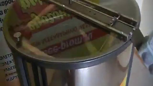 Медогонка Грановского. Грановский Ю.А.ответчает на вопросы по четырех рамочной медогонке. смотреть онлайн