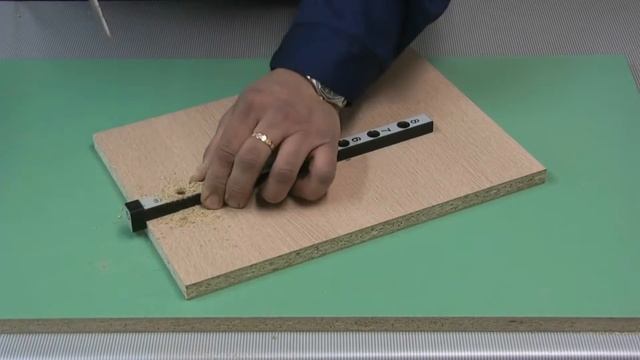 Мебельный кондуктор для сверления отверстий в плоскости под стяжки евровинты конфирмат МК 13 смотреть онлайн