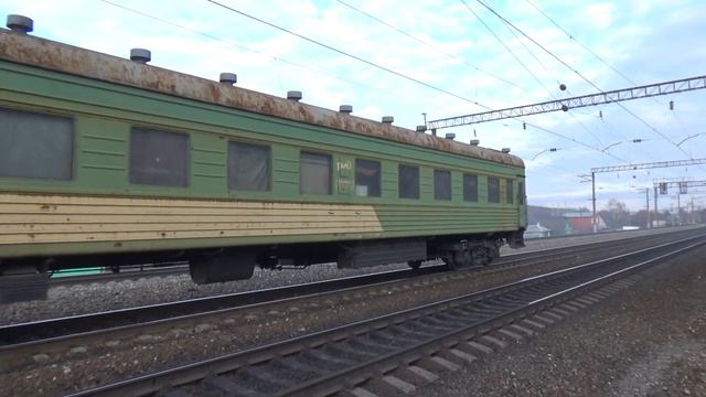Электровоз ВЛ80С-2648 с хозяйственным поездом смотреть онлайн