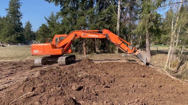 Daewoo 130 Grading dirt and loading brush смотреть онлайн