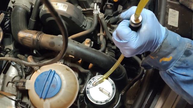 Skoda Fabia 1.4 TDI Fuel Filter + Oil Filter + Air Filter Change смотреть онлайн