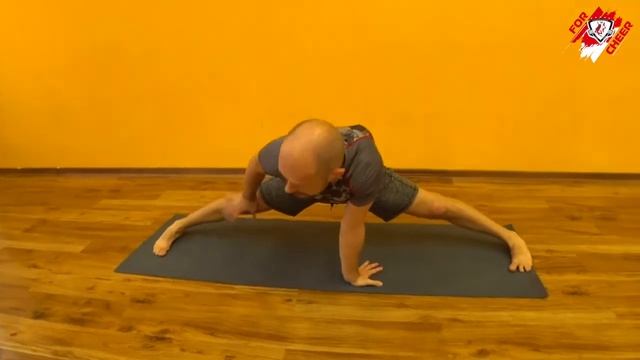 Секреты растяжки: как сесть на поперечный шпагат быстро и безопасно. Aleksandr Kostrikin_yoga смотреть онлайн