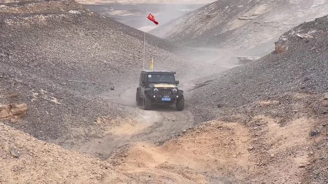 Nissan Patrol 5.6L vs Land Cruiser Team Off-road Driving Amazing | Patrol climbs 45 degrees смотреть онлайн
