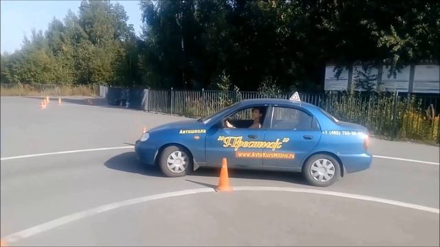 Упражнение на площадке "Змейка". смотреть онлайн