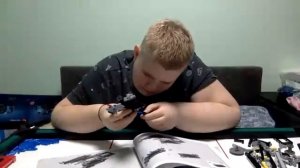 собираю Конструктор LEGO Technic Автомобіль Bugatti Chiron часть 1