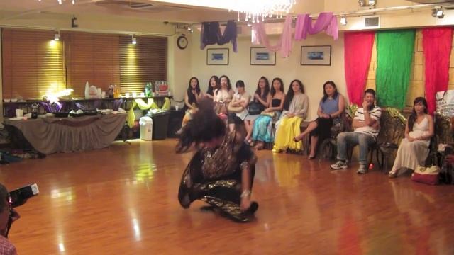 Khaleeji Dance by Kadia -- Meshtaga Laik смотреть онлайн