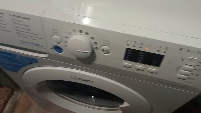 Indesit BWSA 61051 В один день машинка просто перестала каче... смотреть онлайн