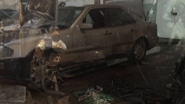 Начало проекта - перевоплощение скучного W 202 2.8 в 36 AMG смотреть онлайн