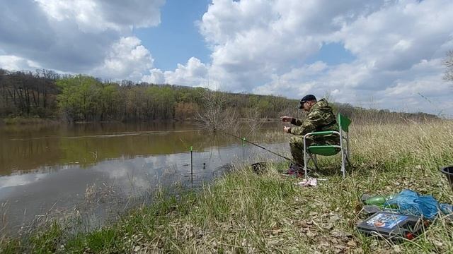 Рыбалка на фидер весной! Ловля карася на фидер! Весенний Хопер! смотреть онлайн