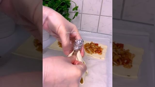 Курица в слоеном тесте в духовке рецепт #Shorts смотреть онлайн