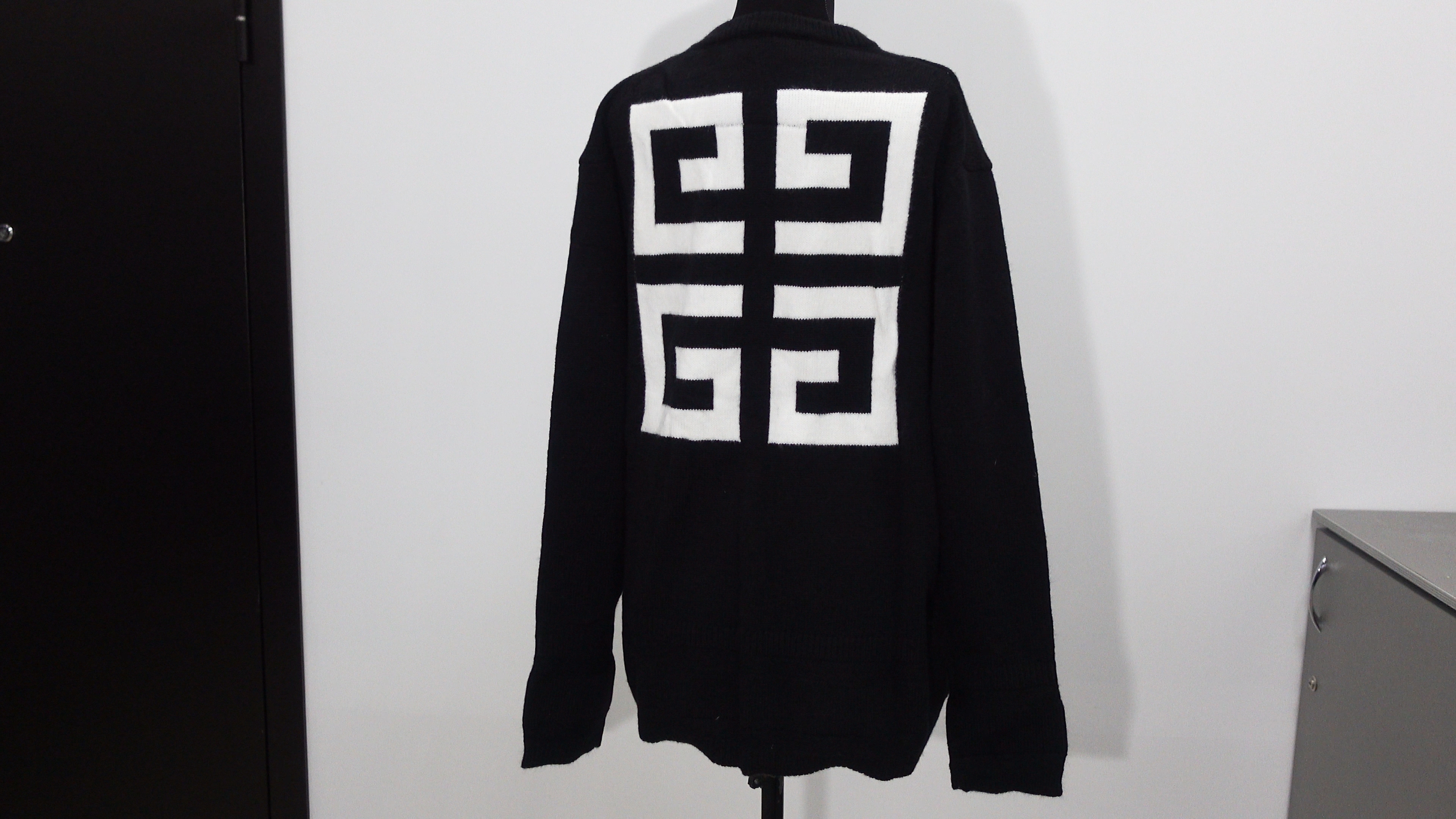 Givenchy Sweater Original.