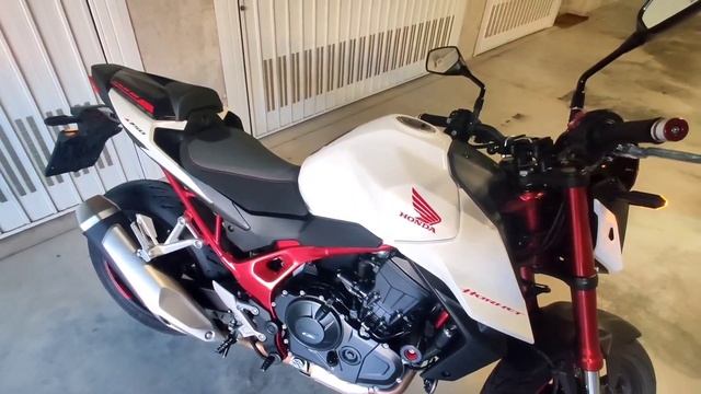 Honda Hornet 750: STOCK vs ARROW PISTA exhaust sound смотреть онлайн