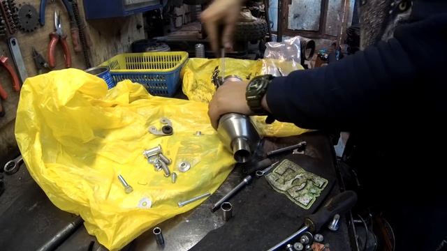 Установка двойного выхлопа scalvini на питбайк Pitbike Twin Exhaust first start смотреть онлайн