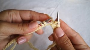 Классическая лицевая петля спицами, классическая изнаночная петля спицами в круговом вязании.