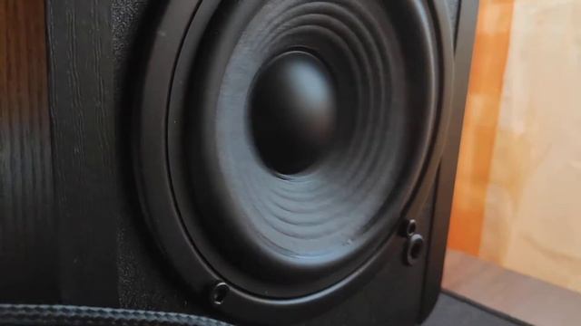 Edifier r1280dbs 100% volume/Black Beatles 29hz Low Bass ? смотреть онлайн