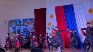 Картинки Старого Тбилиси, танец «Кинтаури»