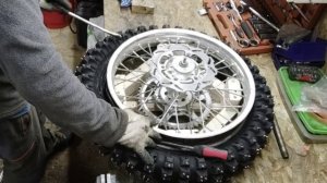 Как быстро и просто поменять резину с камерой для эндуро/кросс. Подробно про процесс и инструменты.