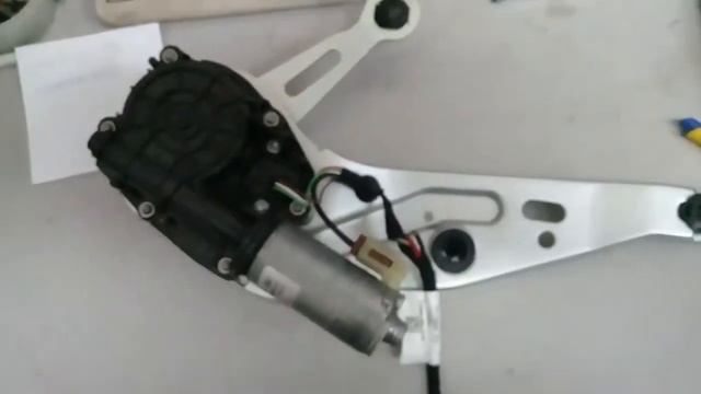 Mercedes W222 привод крышки багажника. смотреть онлайн