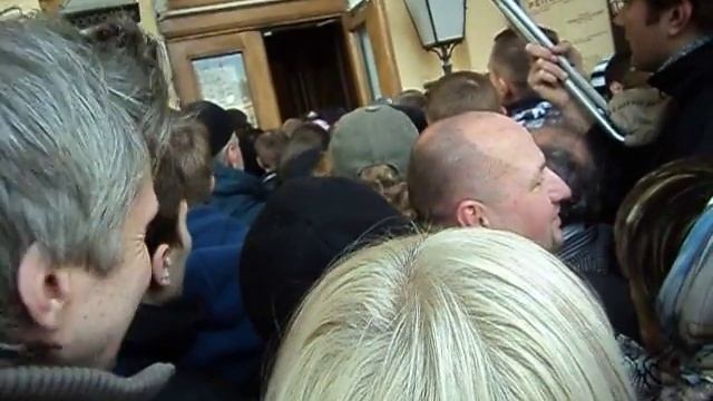 Очередь в кассы Большого театра 31 октября 2011 года (1) смотреть онлайн