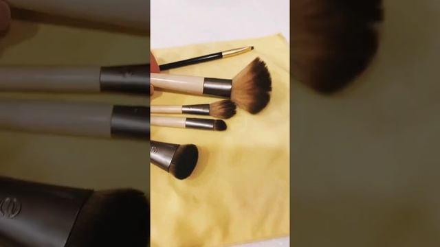 Как очистить кисти для макияжа с помощью эфирных масел! смотреть онлайн