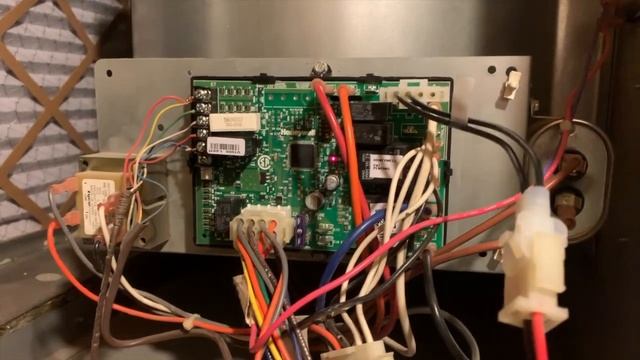 Bad Circuit Board in a Gas Furnace смотреть онлайн