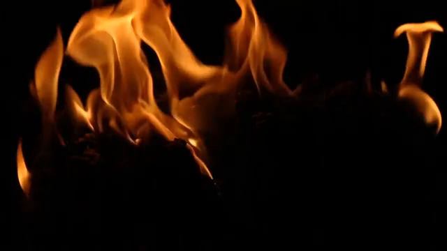 Легкая расслабляющая  музыка гитары. Романсы о любви под гитару. Звуки огня в камине.