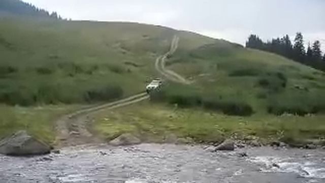 Переехали р. Киши-Тургень на Ssang Yong Rexton / Off-road driving and crossing a river смотреть онлайн
