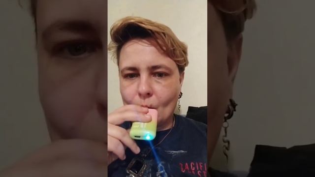 Эш объясняет "Вайлдберриз", что электронка не работает :). смотреть онлайн