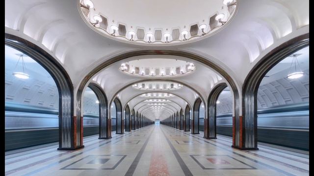 Что нужно делать человеку если он упал на рельсы в метро? смотреть онлайн