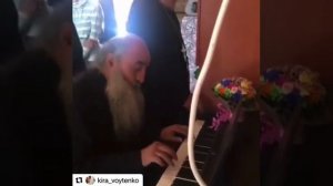 Поёт иеродиакон Илиодор