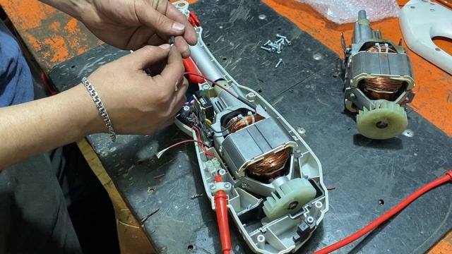 Ремонт электрического триммера Sterwins 1000 GT-2 смотреть онлайн